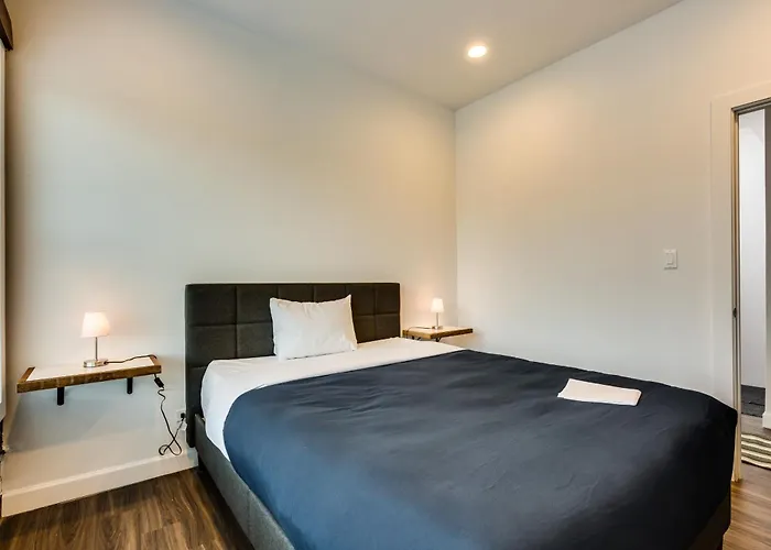 Pet Friendly And For 7! Large Common Areas To Converse And Connect Apts Chicago