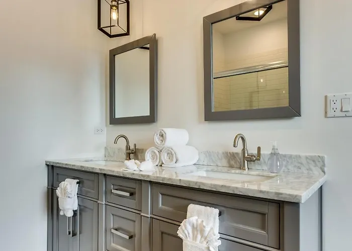 Pet Friendly And For 7! Large Common Areas To Converse And Connect Apts Chicago