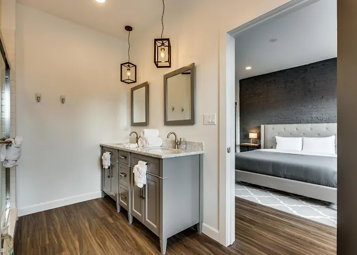 Pet Friendly And For 7! Large Common Areas To Converse And Connect Apts Apartment