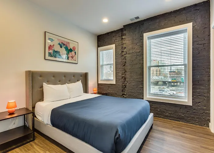 Apartment Pet Friendly And For 7! Large Common Areas To Converse And Connect Apts Chicago