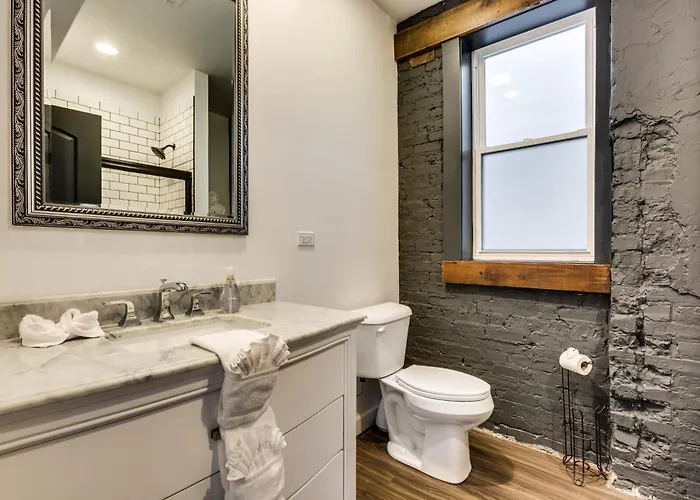Apartment Pet Friendly And For 7! Large Common Areas To Converse And Connect Apts *
