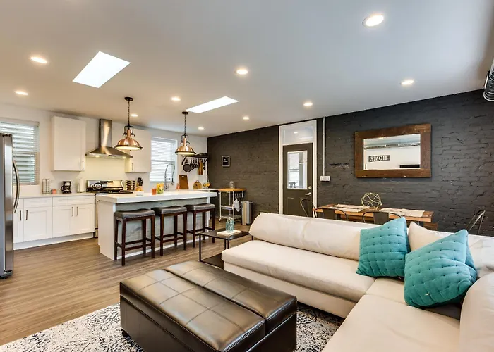 Apartment Pet Friendly And For 7! Large Common Areas To Converse And Connect Apts