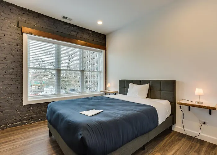 Pet Friendly And For 7! Large Common Areas To Converse And Connect Apts Apartment *