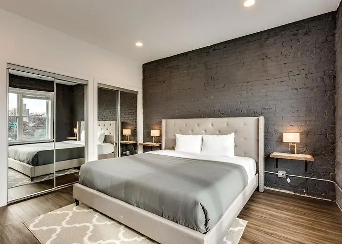 Apartment Pet Friendly And For 7! Large Common Areas To Converse And Connect Apts *