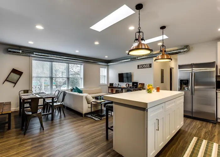 Pet Friendly And For 7! Large Common Areas To Converse And Connect Apts *