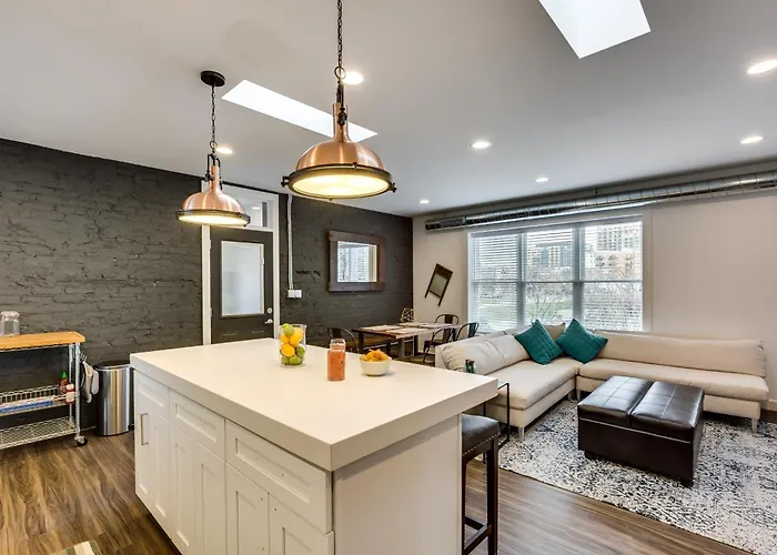 Apartment Pet Friendly And For 7! Large Common Areas To Converse And Connect Apts